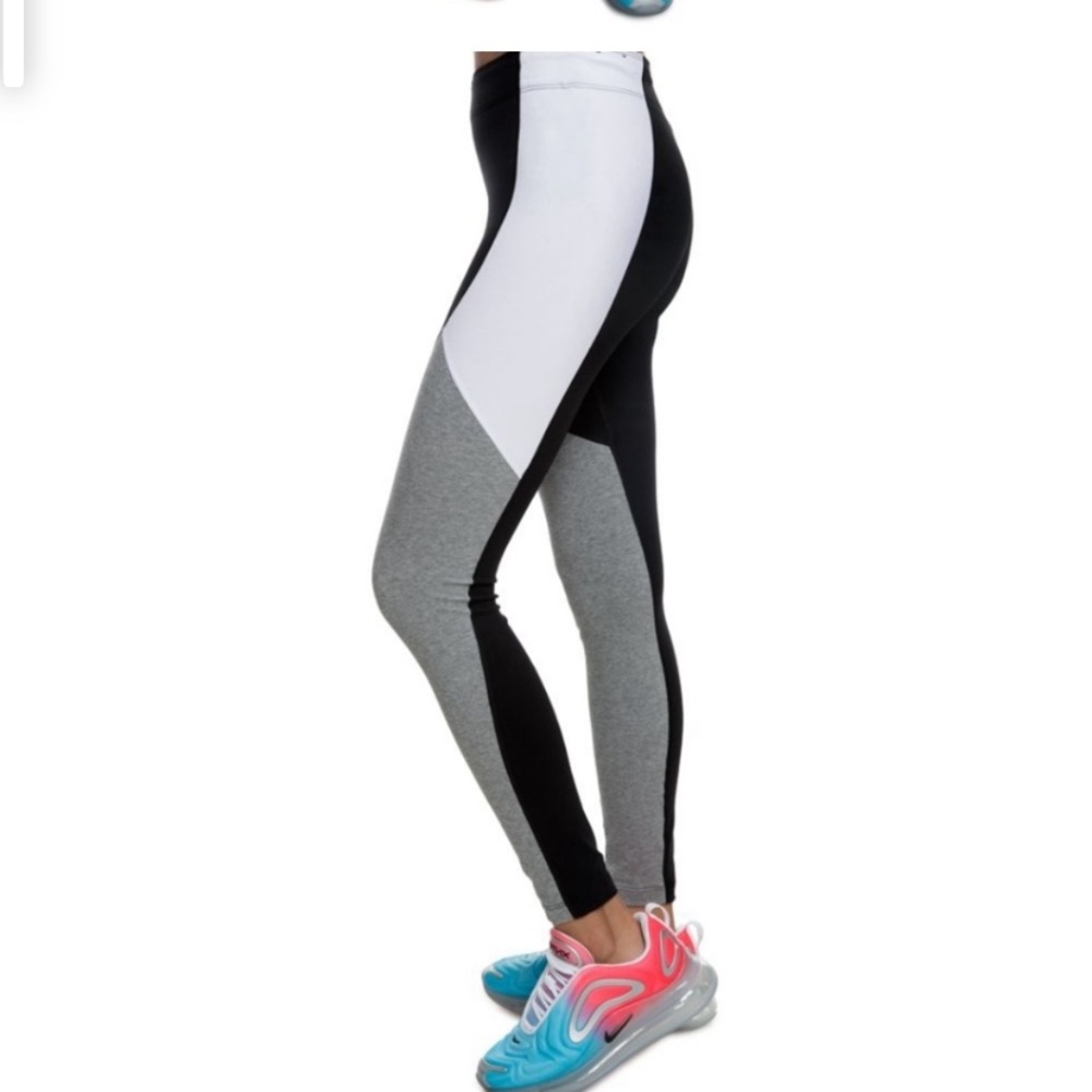 🌹 TEK GEAR “workout gear” • Black Gray & White High Rise Leggings • EUC